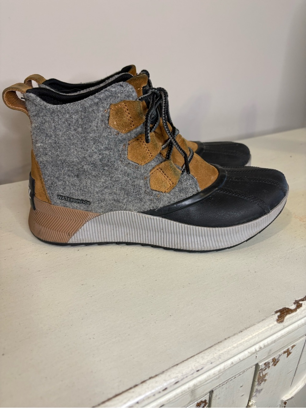 Sorel Gray, Black & Brown Waterproof Ankle Booties Size 7